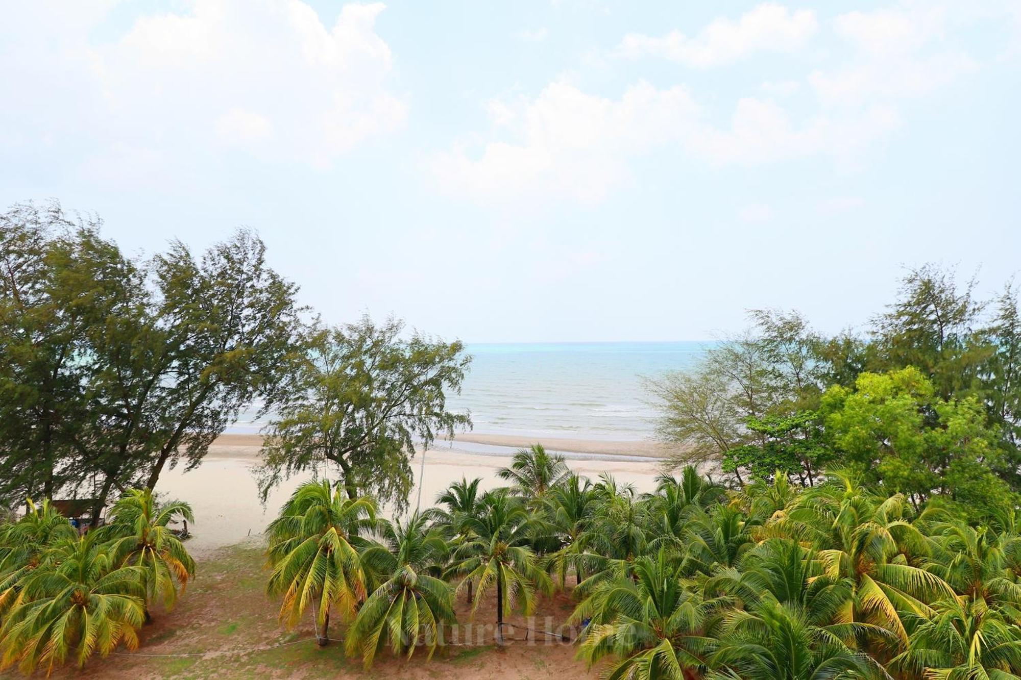 Nature Home 2 - Swiss Garden Resort Residences Beachfront Villa 关丹 外观 照片
